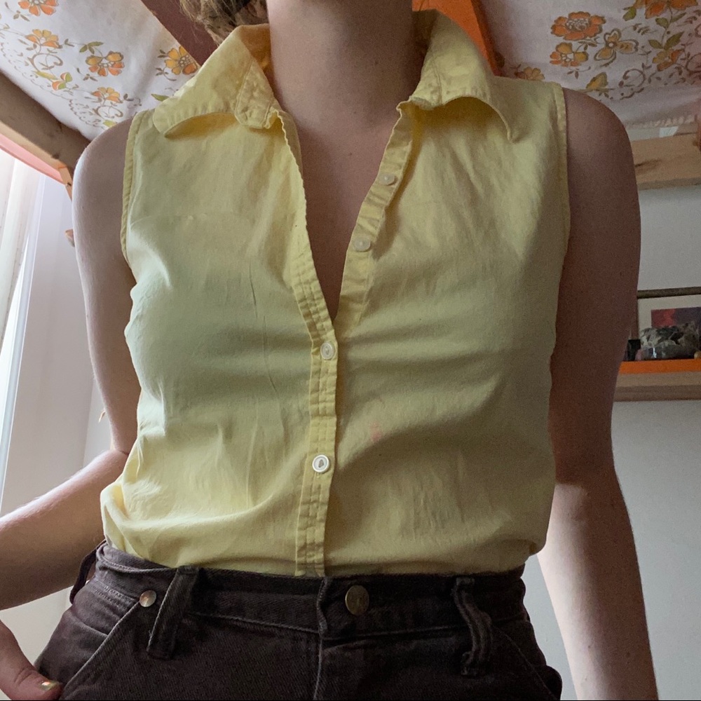 gap sleeveless button up!